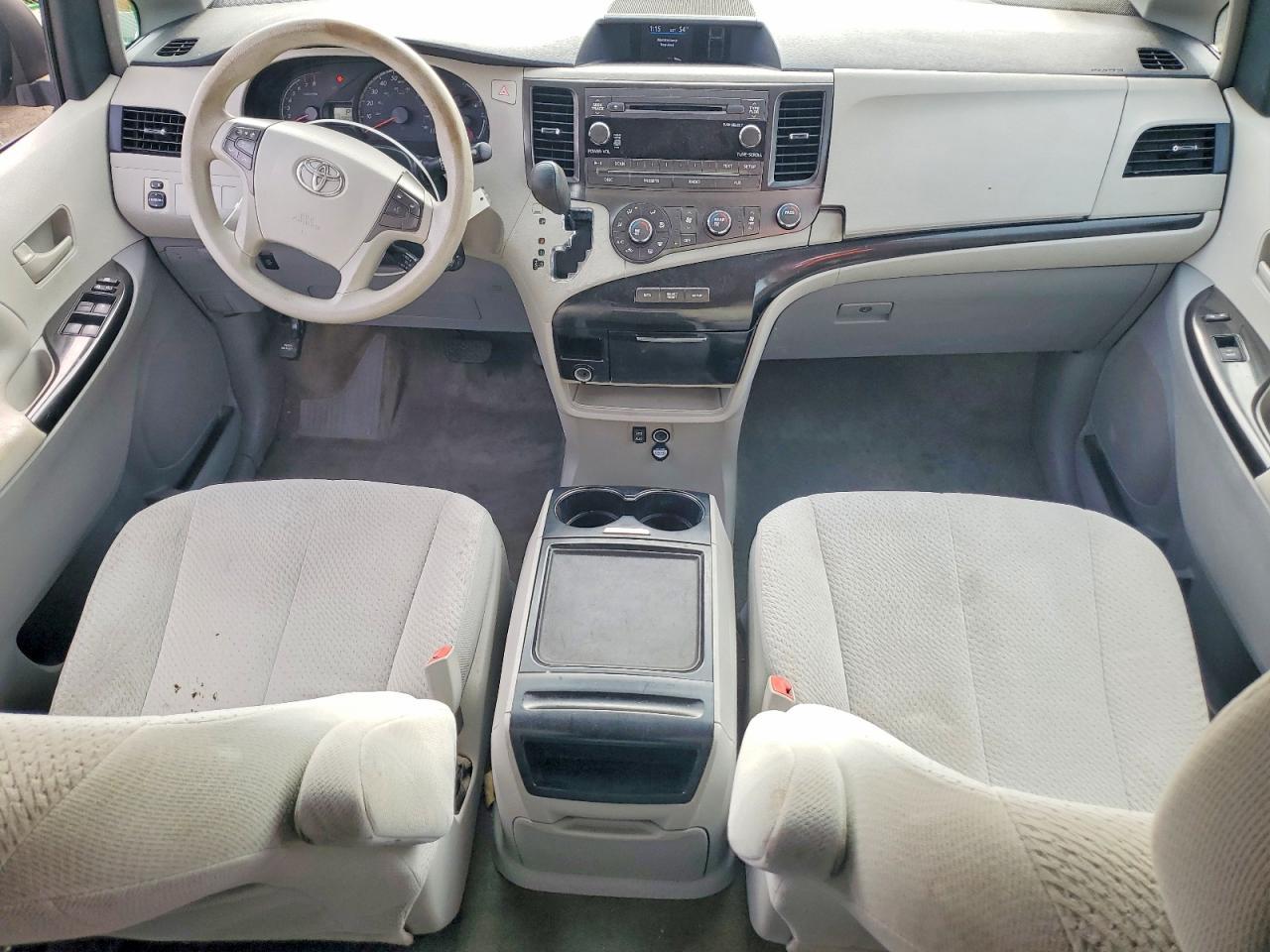 2012 TOYOTA SIENNA