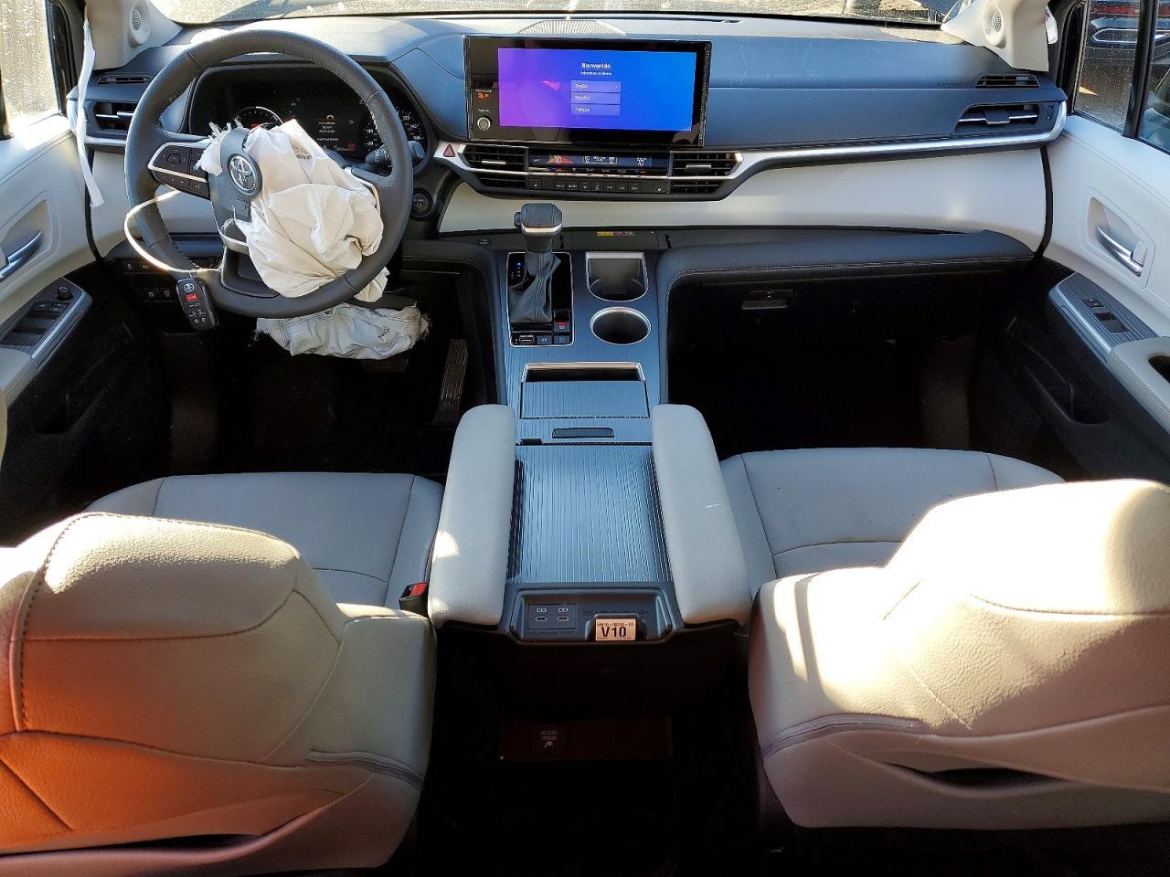 2025 TOYOTA SIENNA