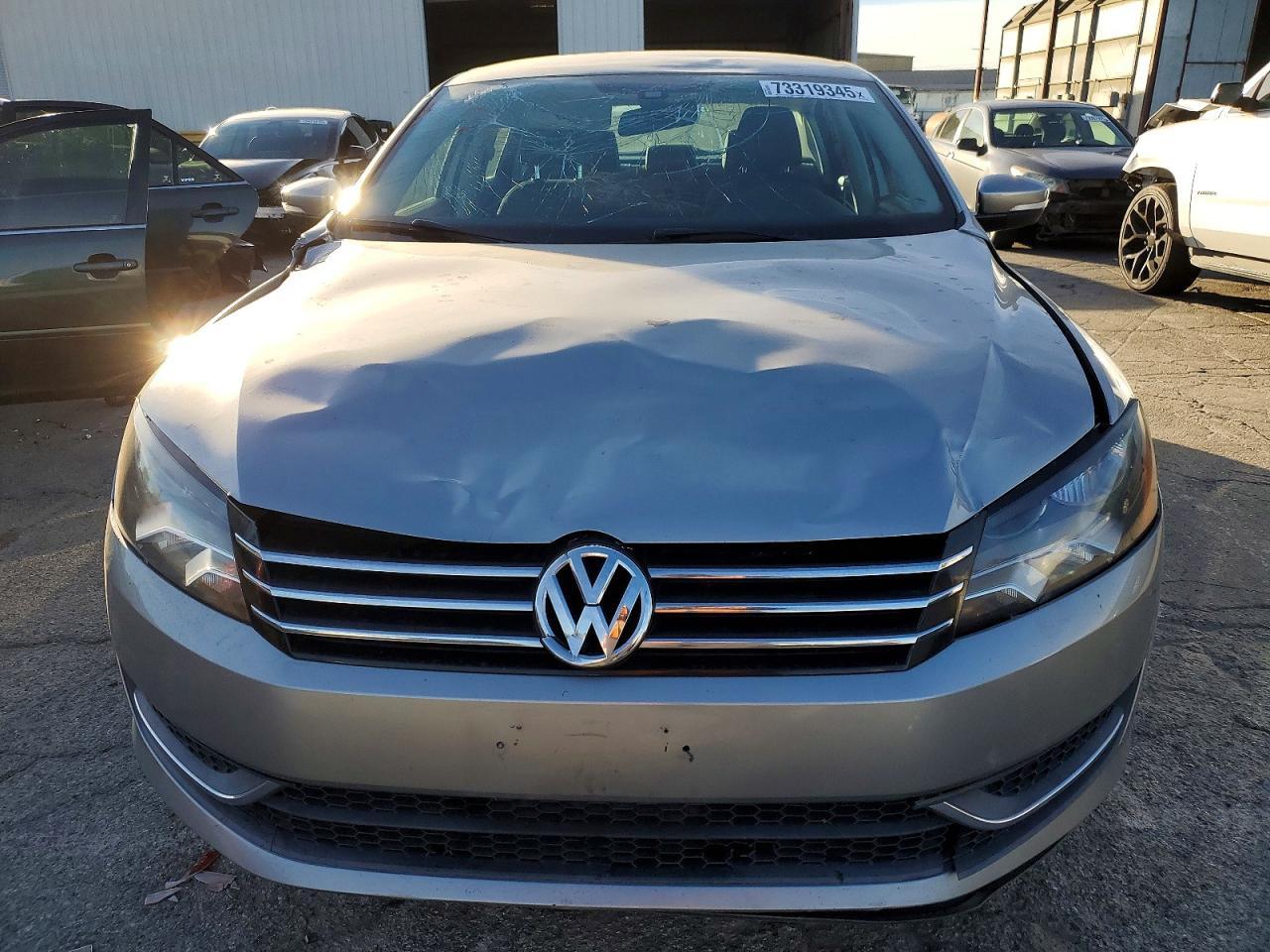 2014 VOLKSWAGEN Passat