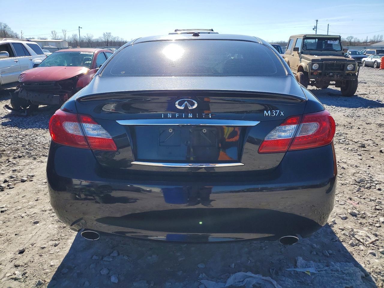 2011 INFINITI M37