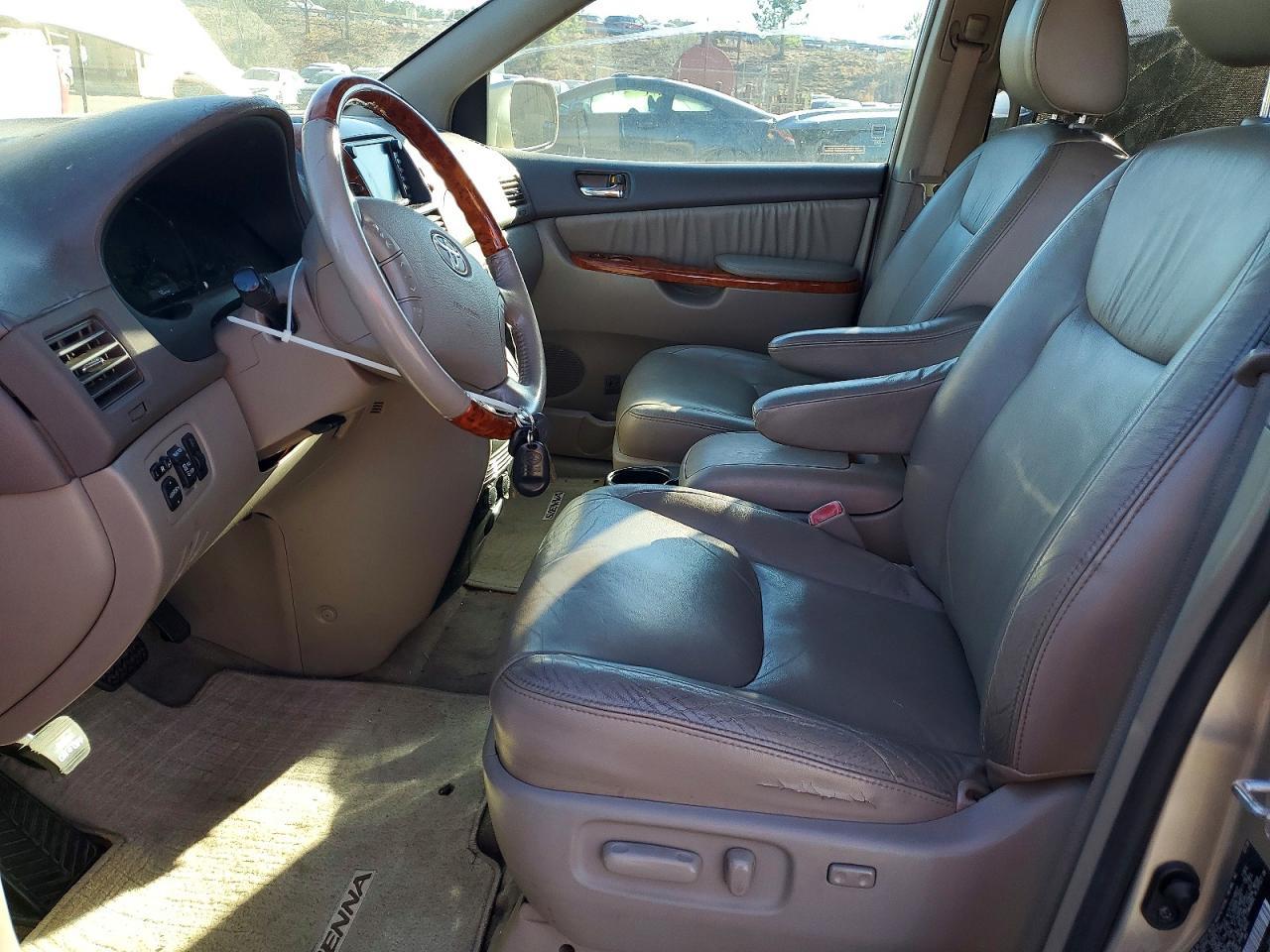 2009 TOYOTA SIENNA