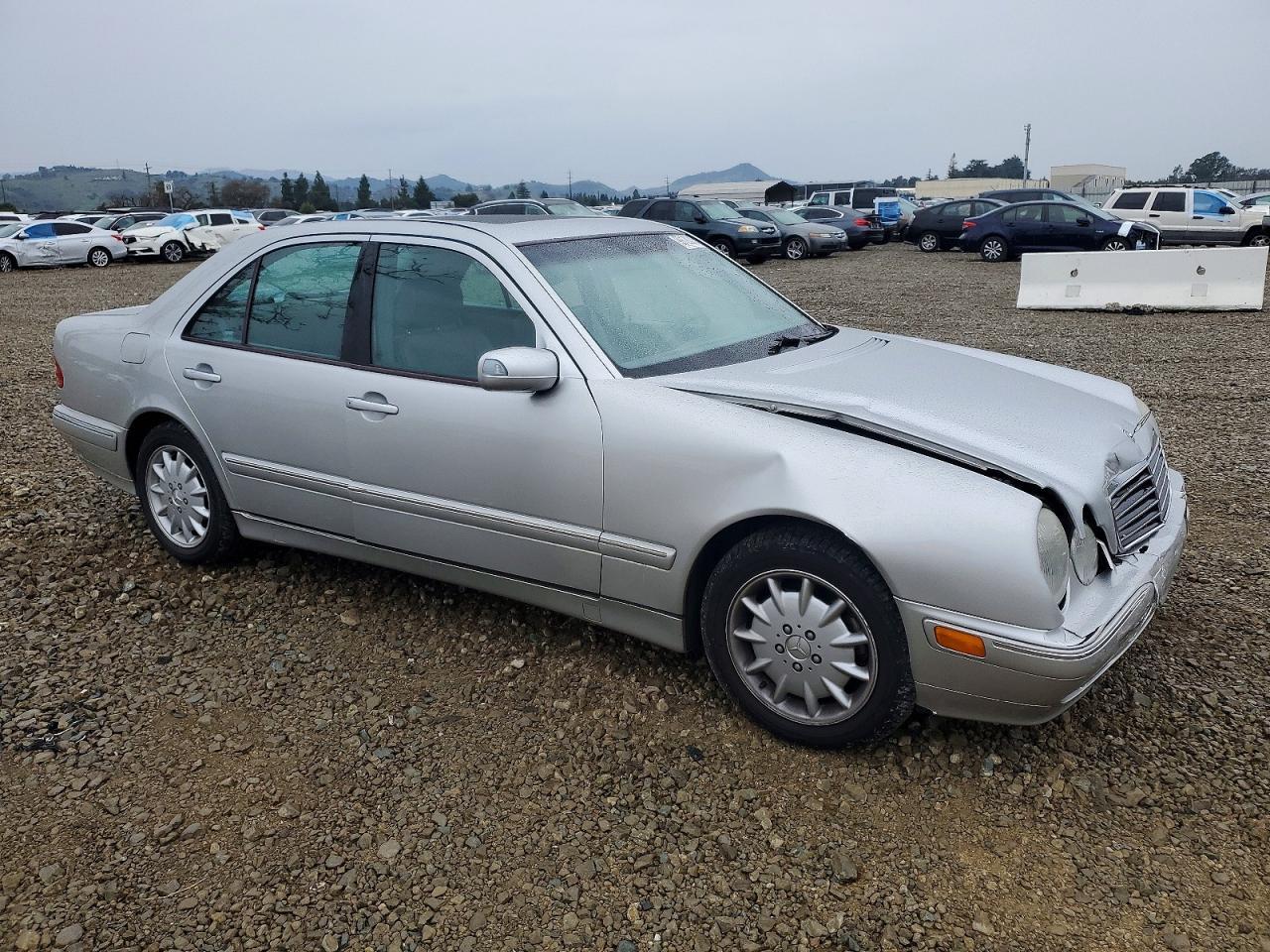 2001 MERCEDES-BENZ E-Class