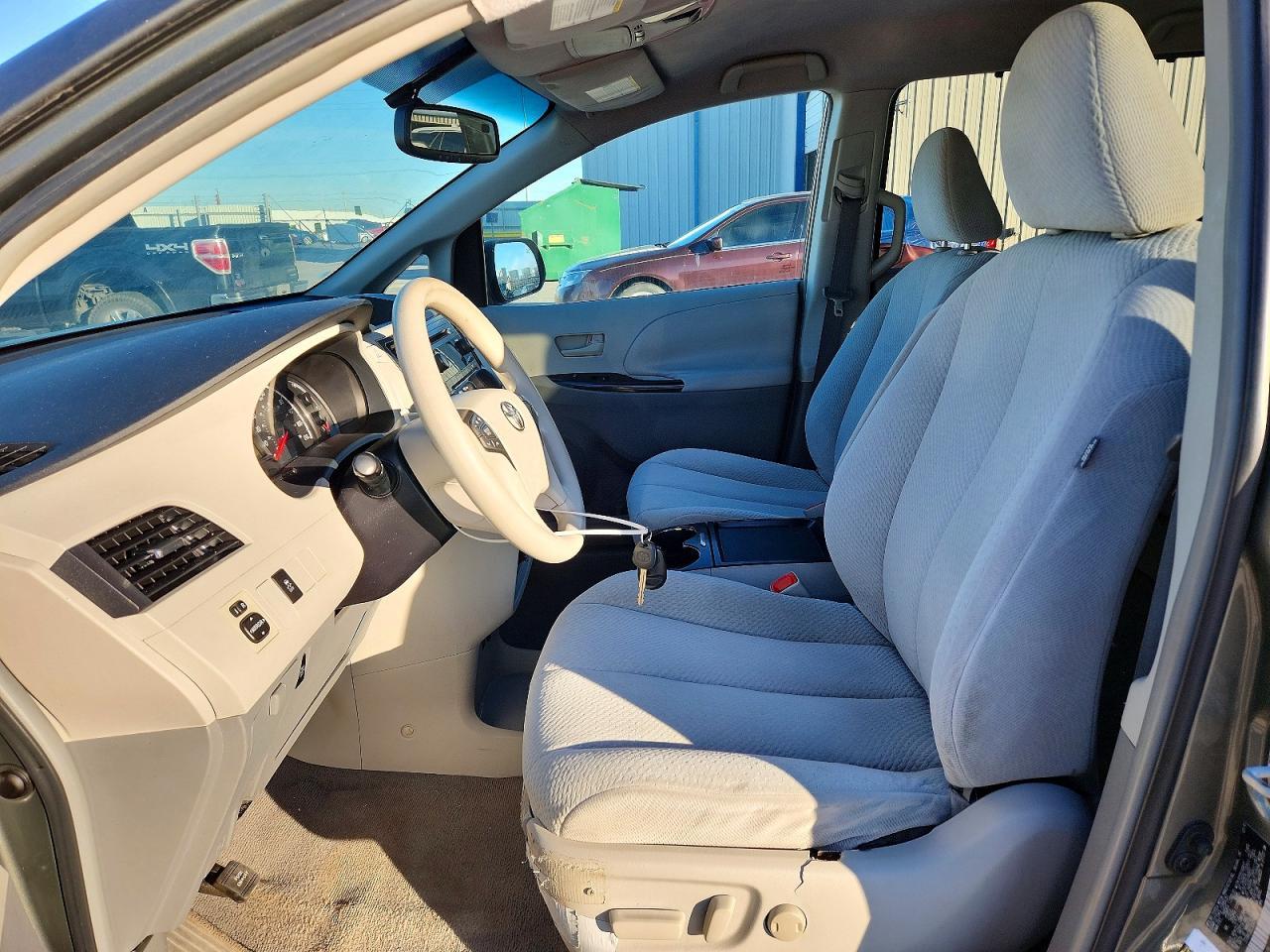 2011 TOYOTA SIENNA