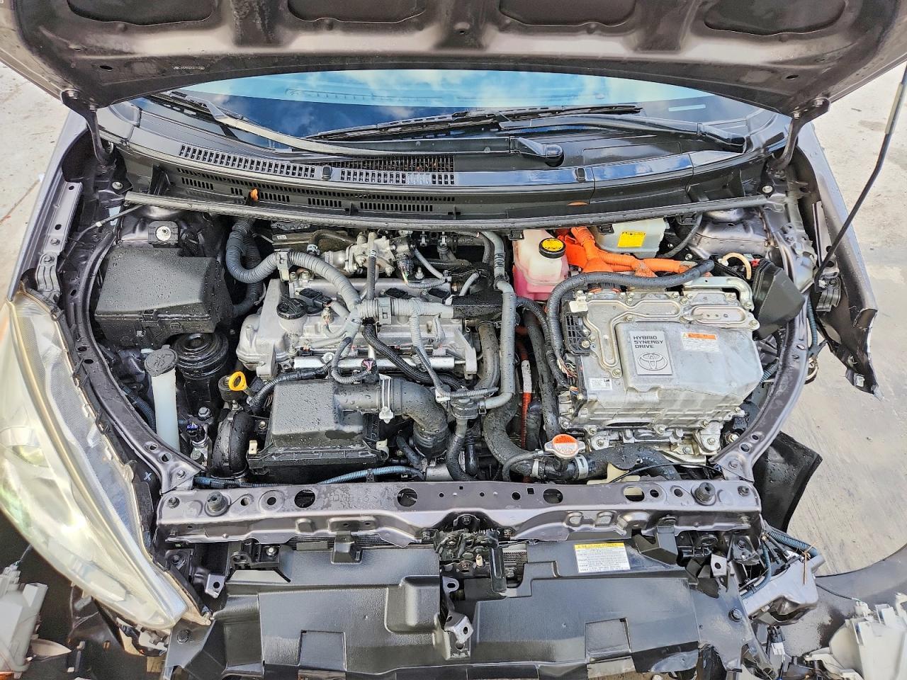 2016 TOYOTA Prius c