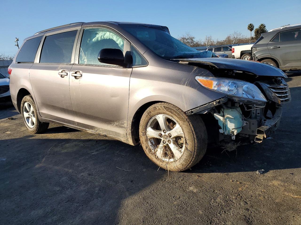 2016 TOYOTA SIENNA