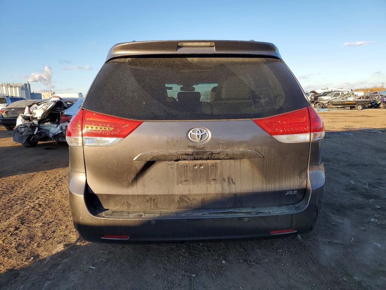 2012 TOYOTA SIENNA