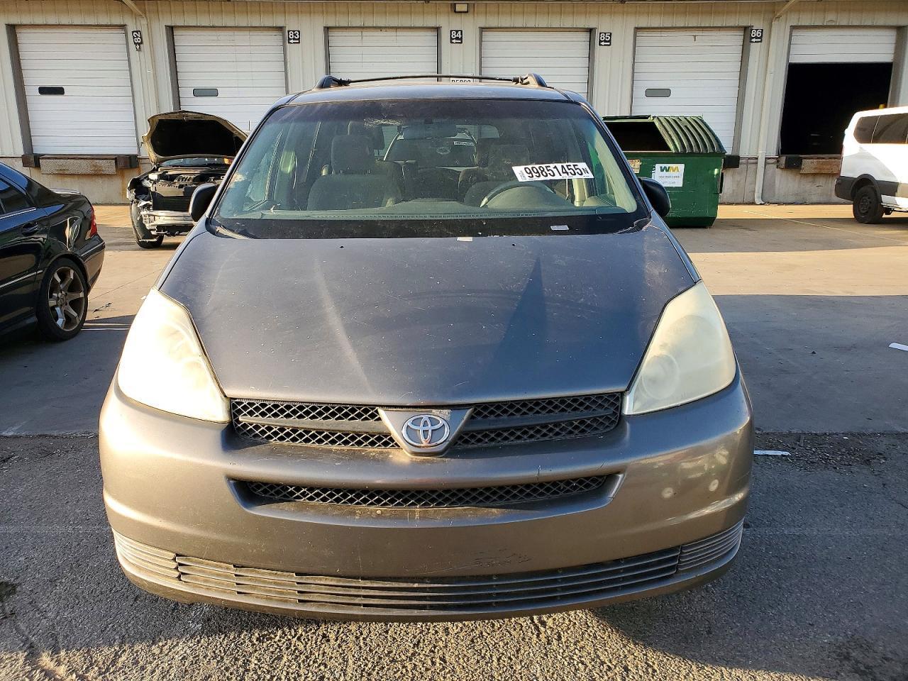 2004 TOYOTA SIENNA