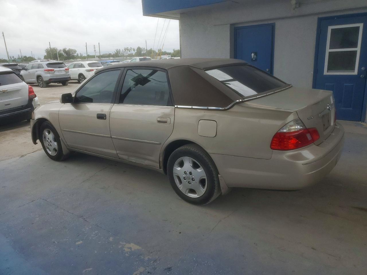 2004 TOYOTA Avalon