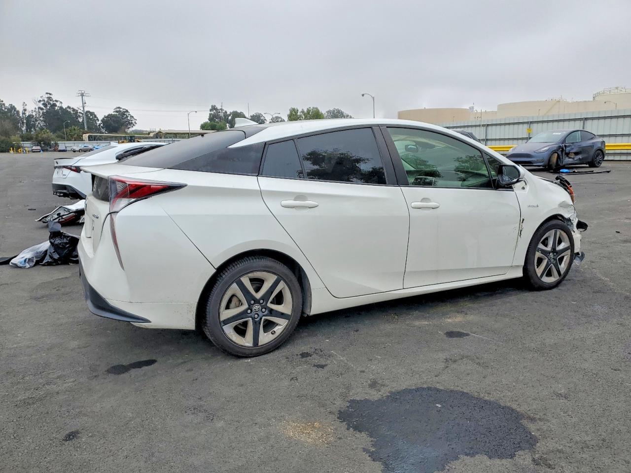 2016 TOYOTA PRIUS