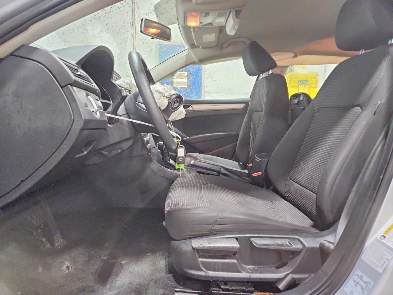 2017 VOLKSWAGEN Passat