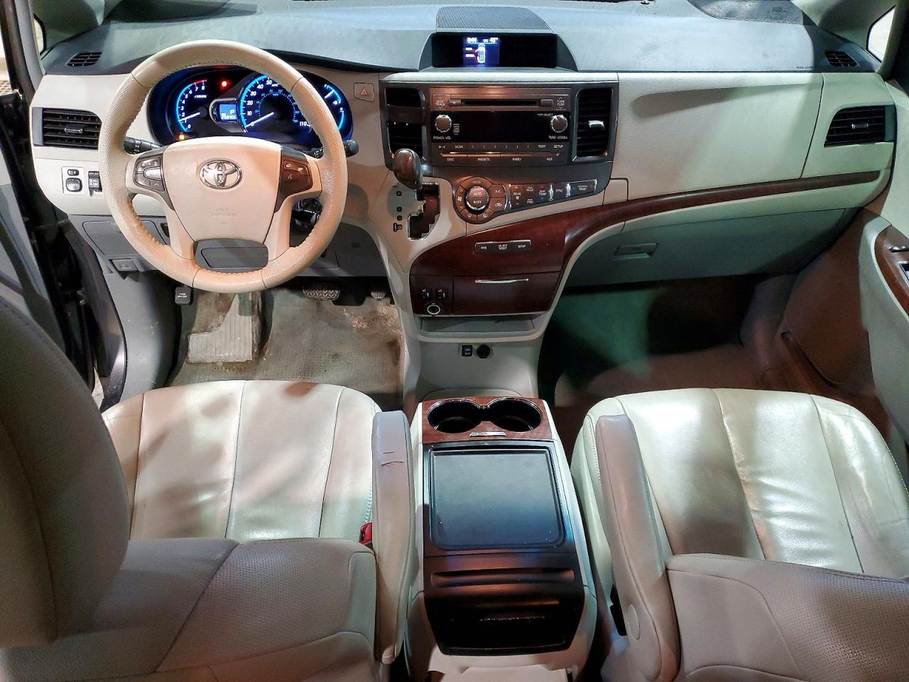 2014 TOYOTA SIENNA