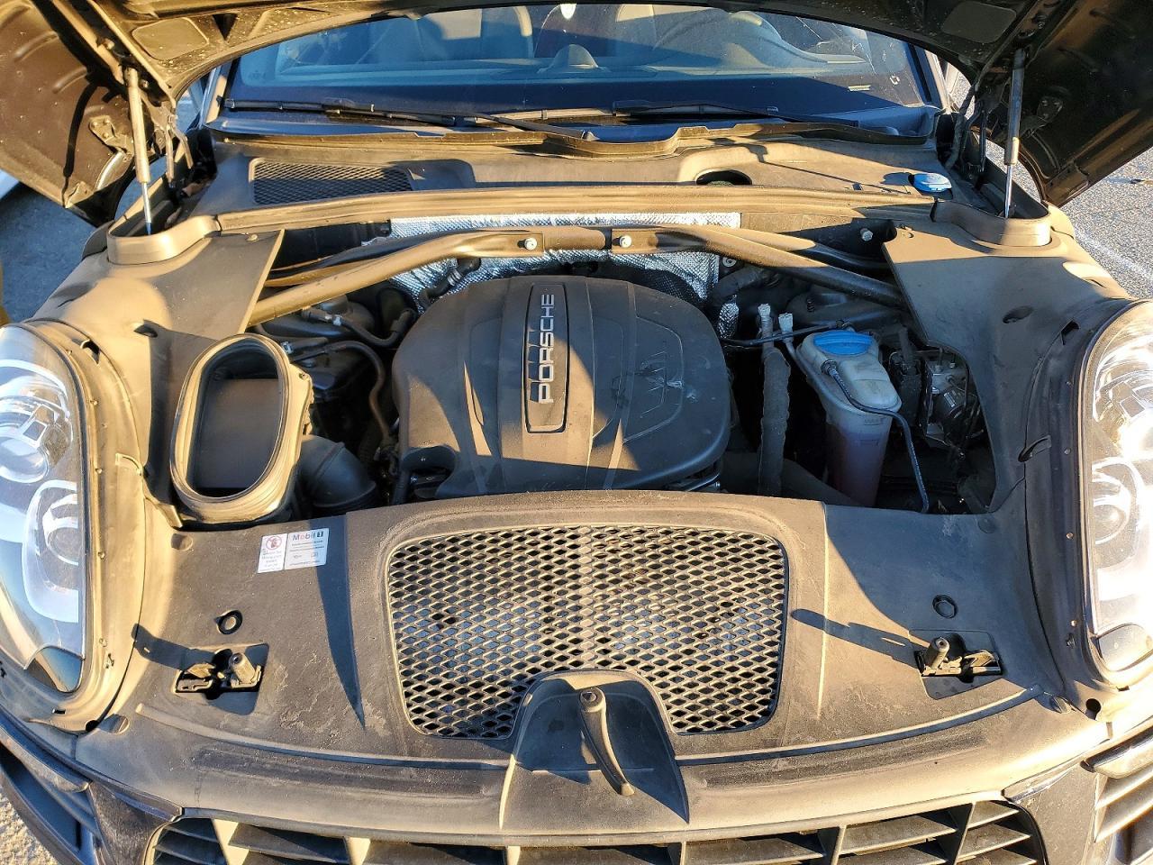 2017 PORSCHE Macan
