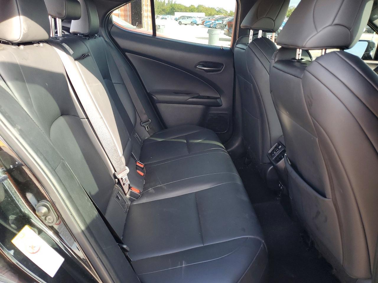2019 LEXUS UX 200