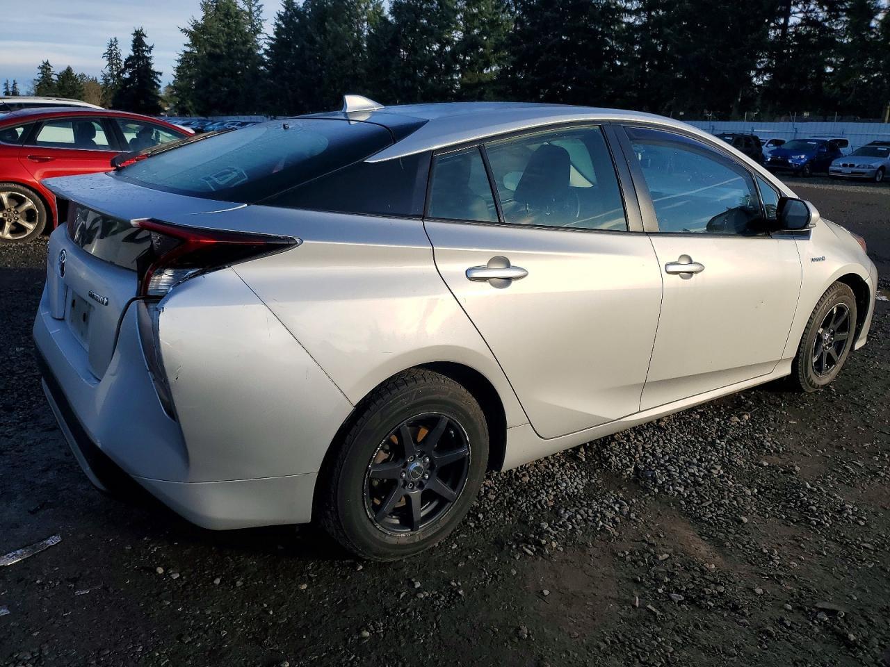 2016 TOYOTA PRIUS