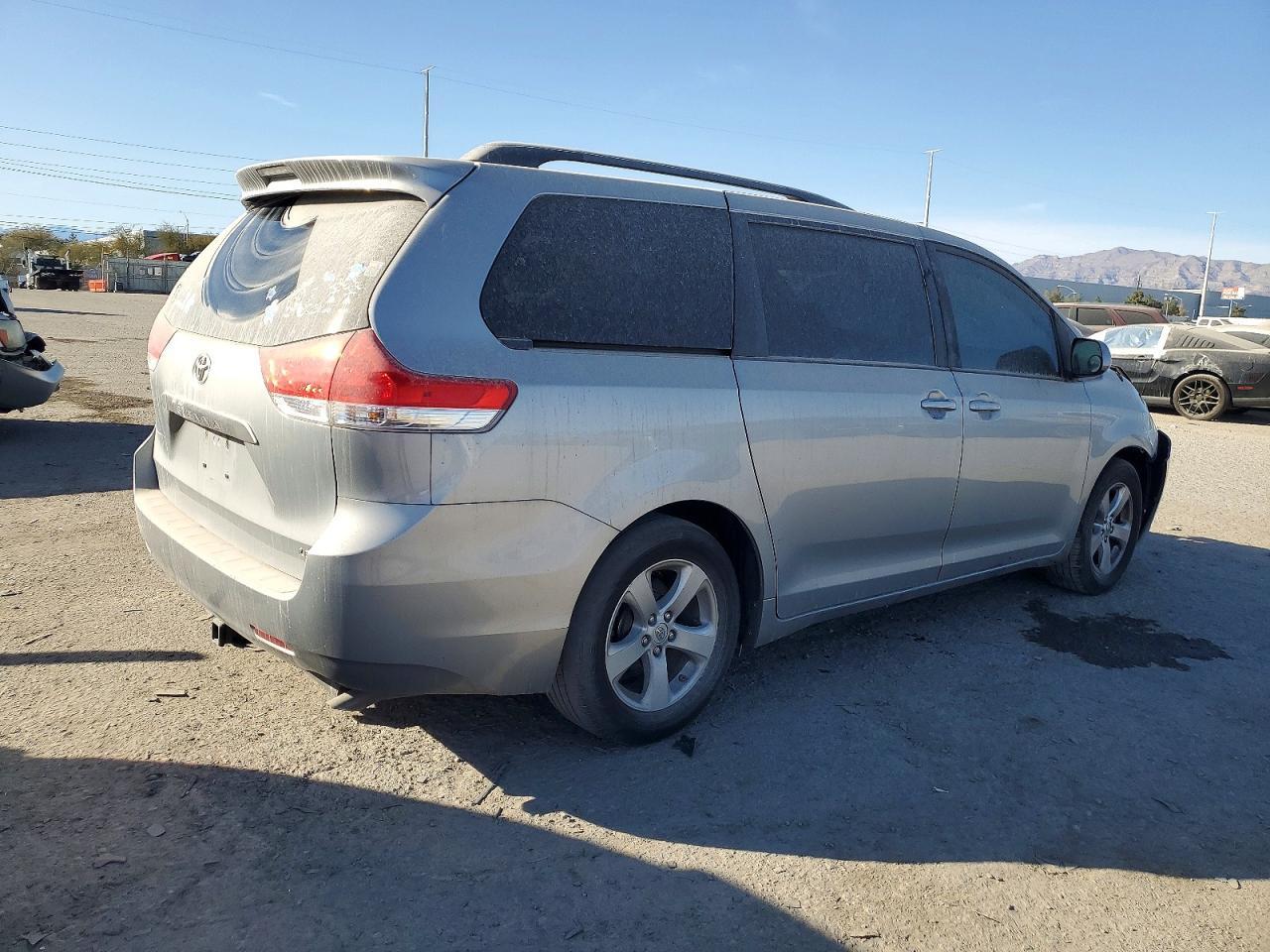 2014 TOYOTA SIENNA