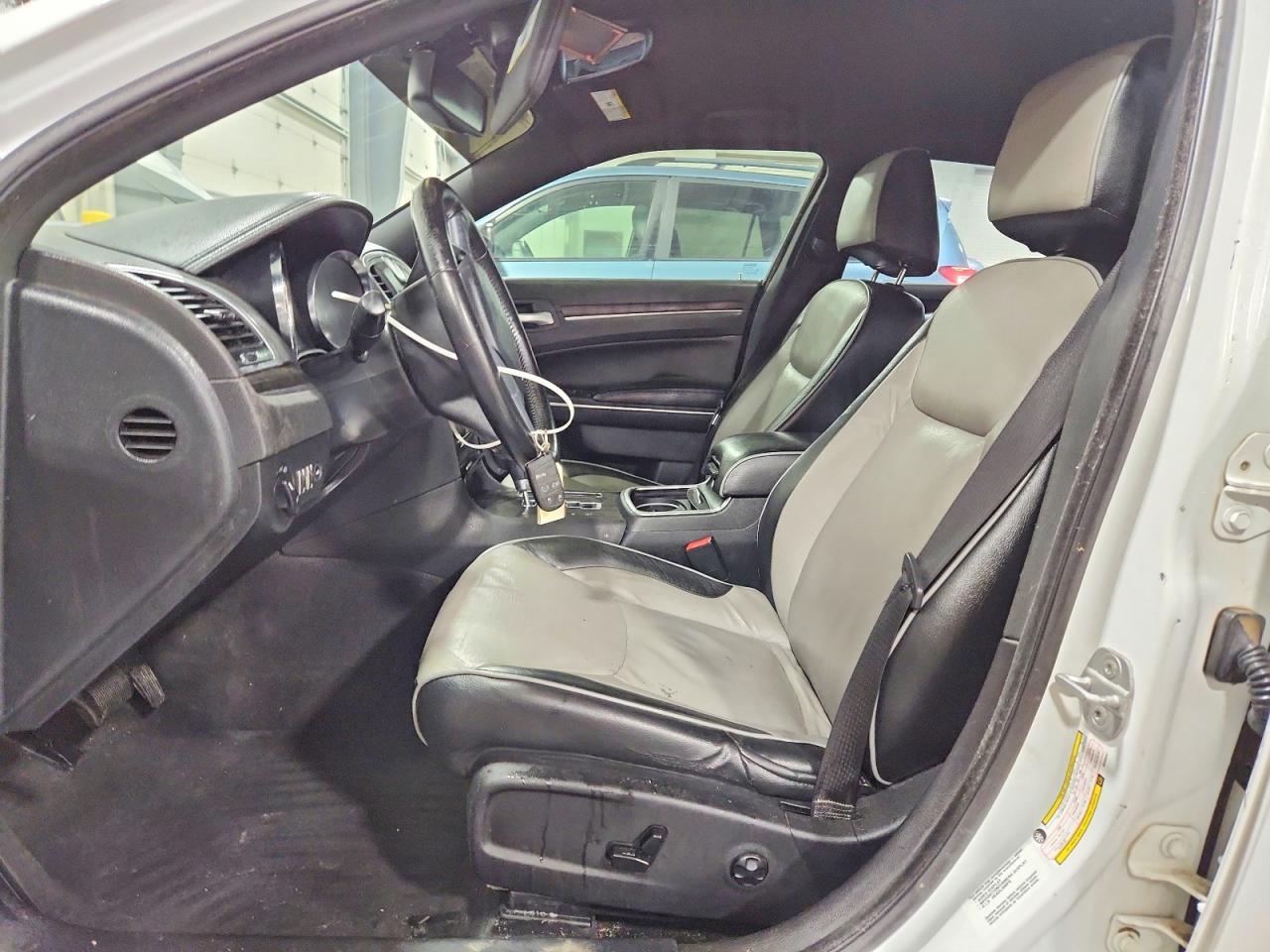 2011 CHRYSLER 300