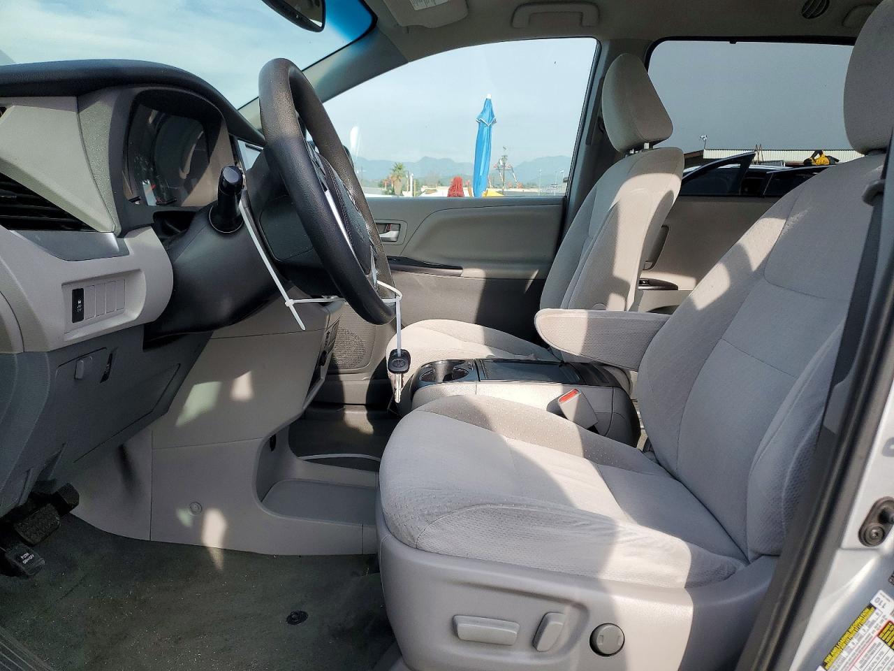 2015 TOYOTA SIENNA