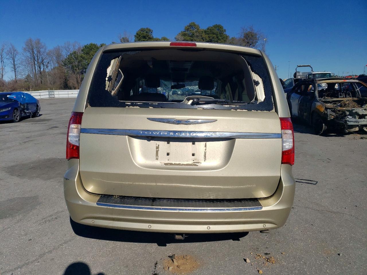 2011 CHRYSLER Town & Country