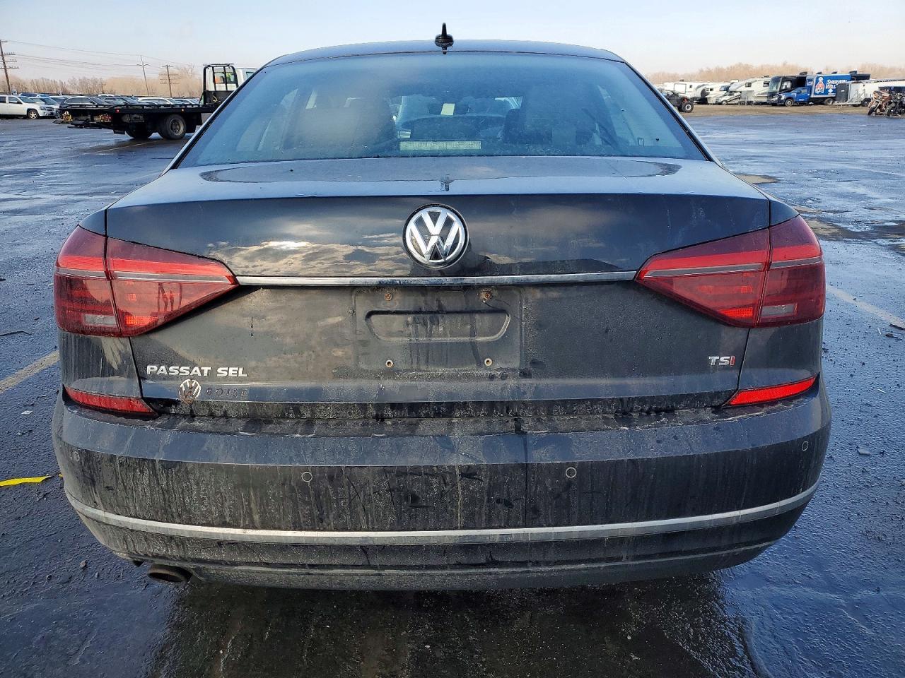 2017 VOLKSWAGEN Passat