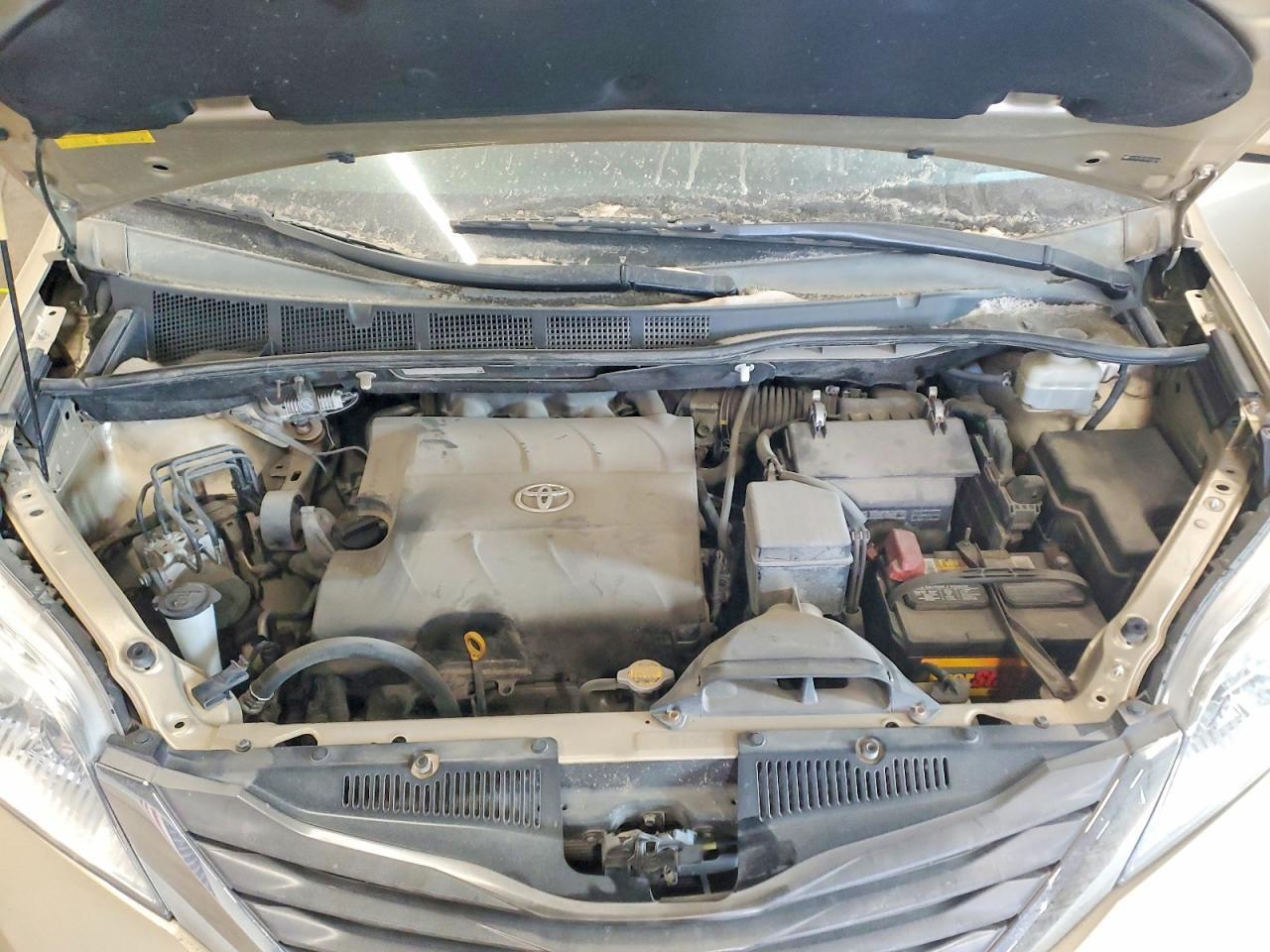 2011 TOYOTA SIENNA