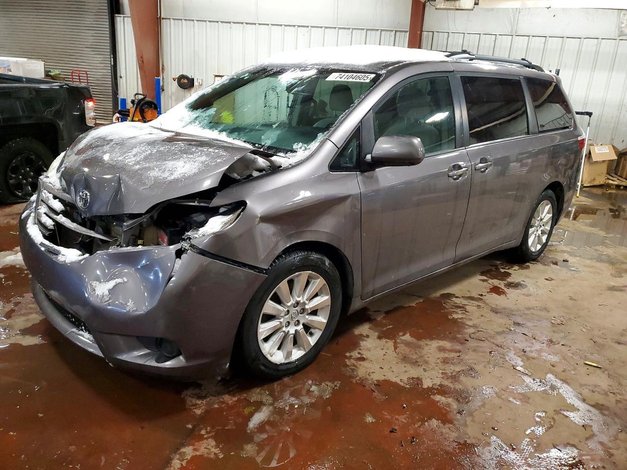 2015 TOYOTA SIENNA