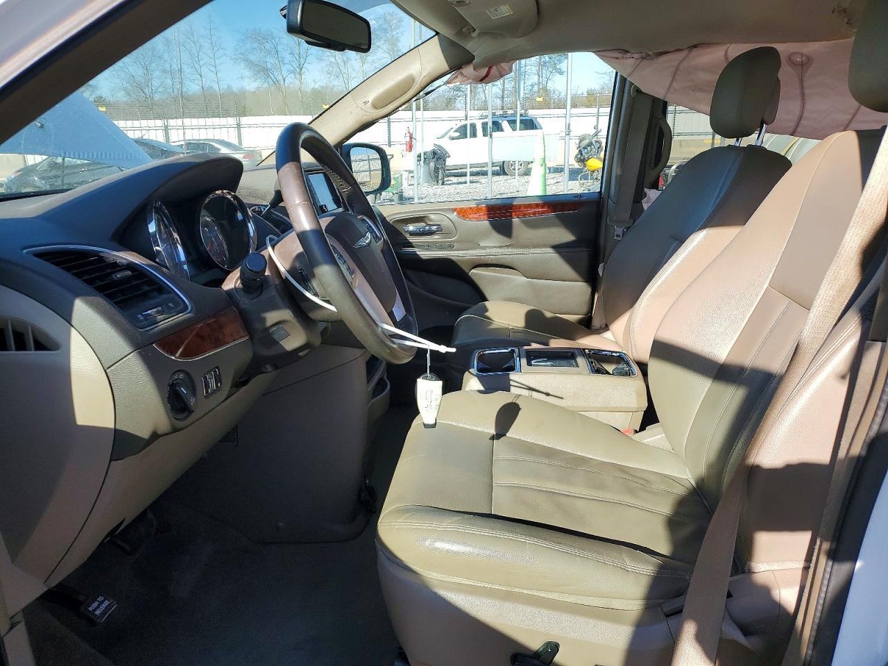 2016 CHRYSLER Town & Country