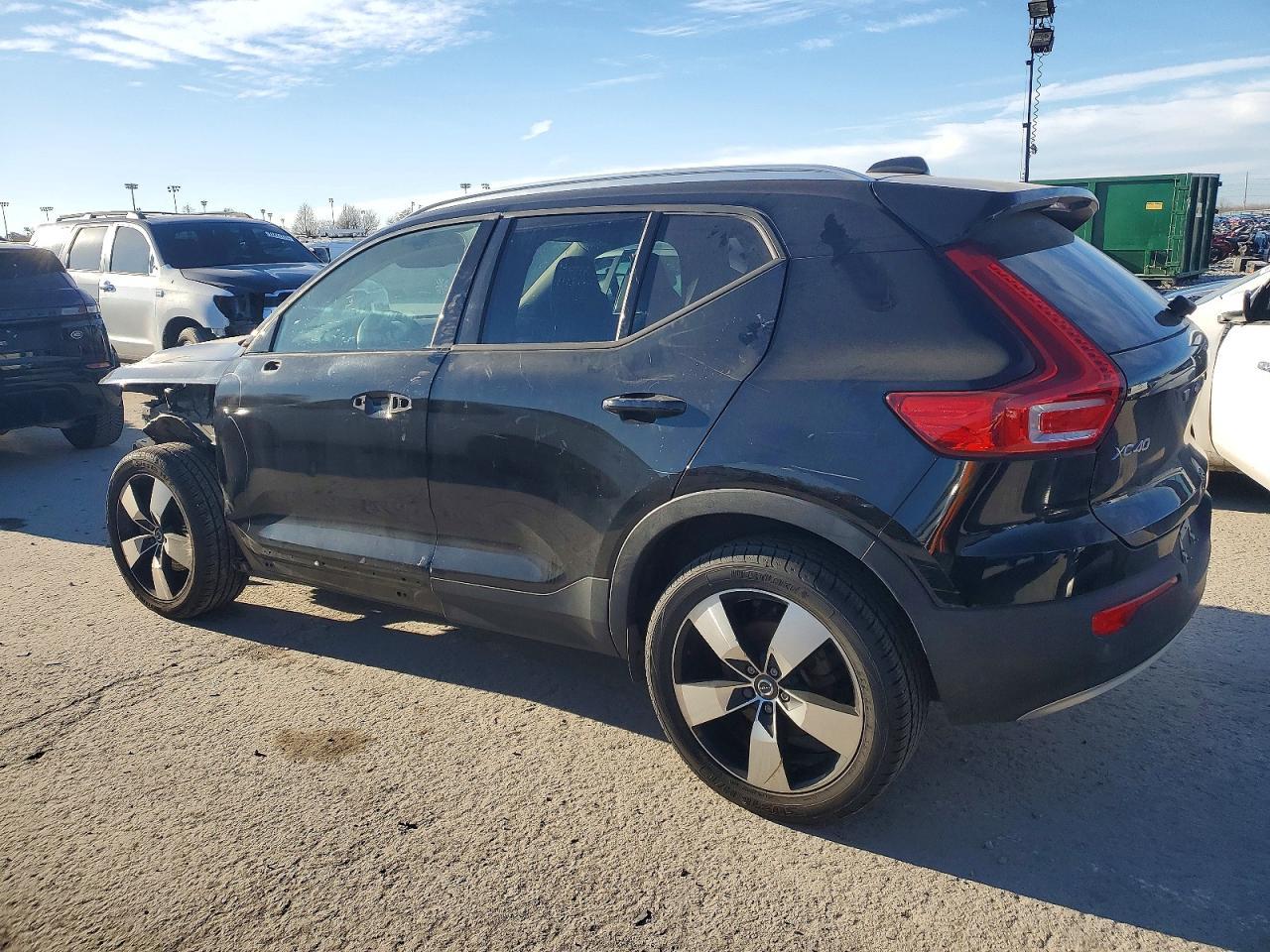 2020 VOLVO XC40