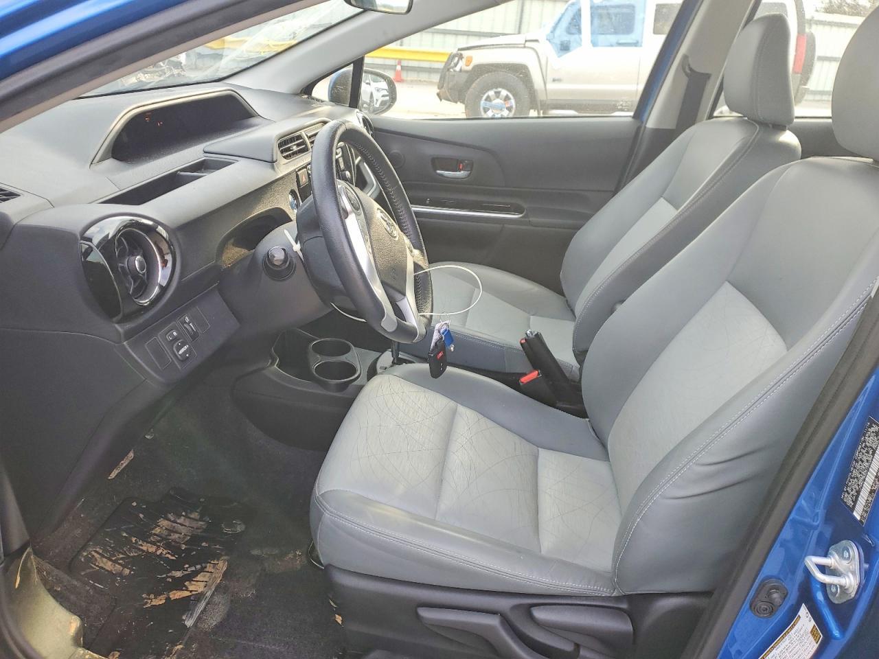 2016 TOYOTA Prius c