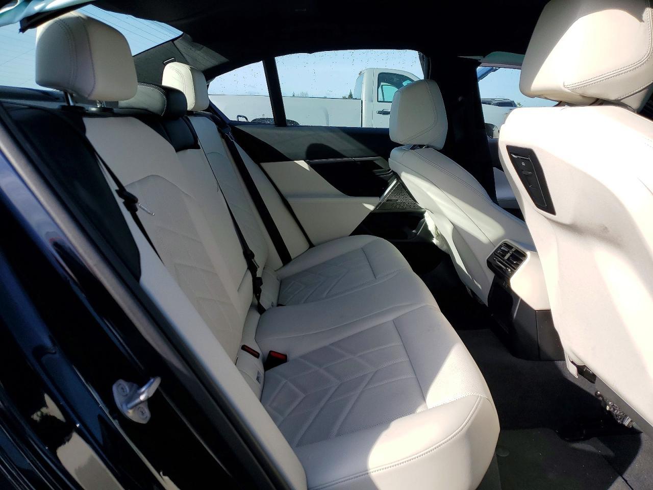 2024 BMW i5