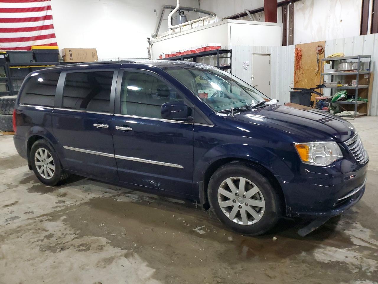 2016 CHRYSLER Town & Country