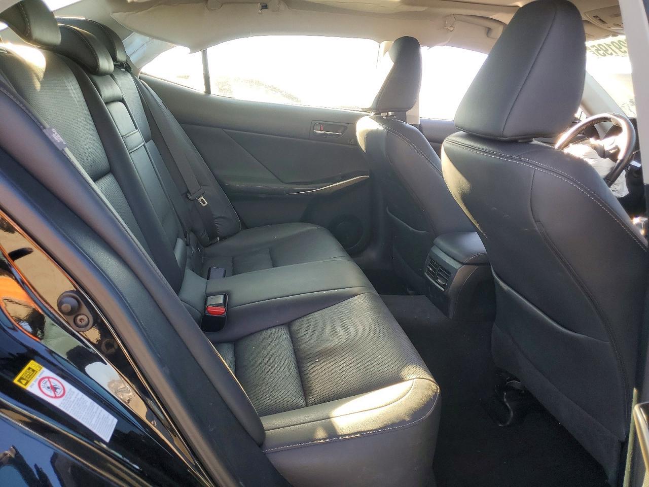 2016 LEXUS IS 200t