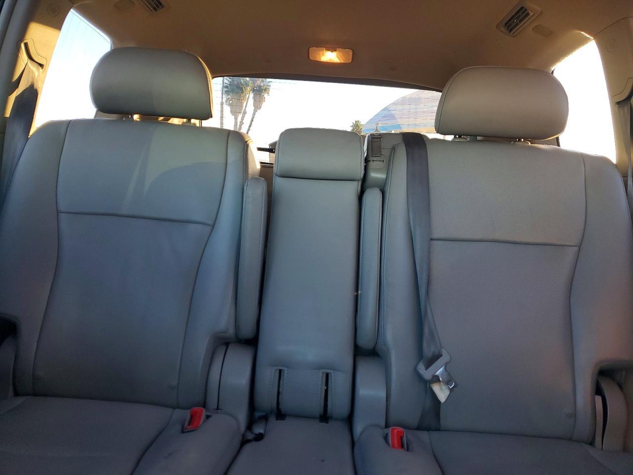 2011 TOYOTA HIGHLANDER