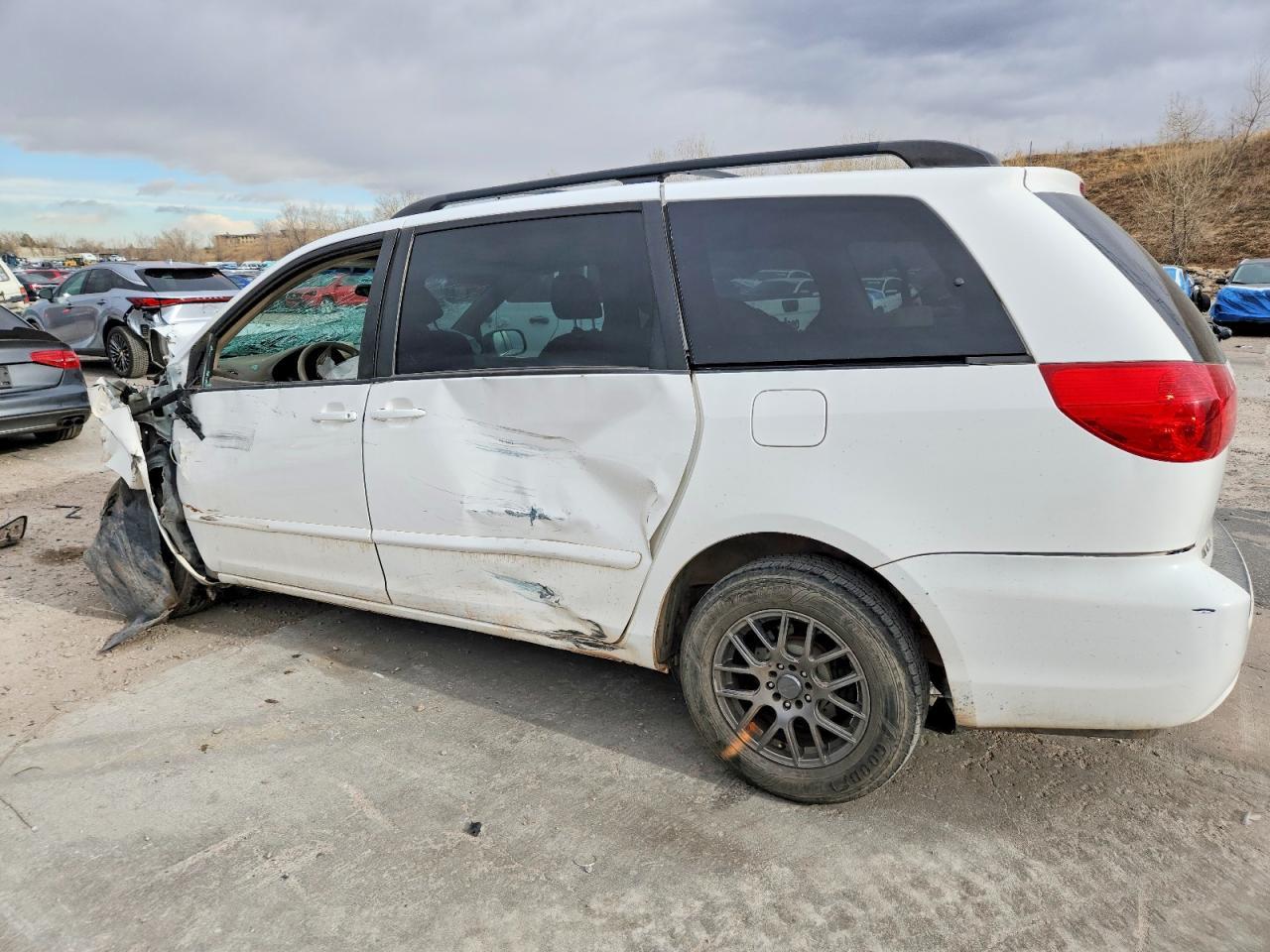 2009 TOYOTA SIENNA