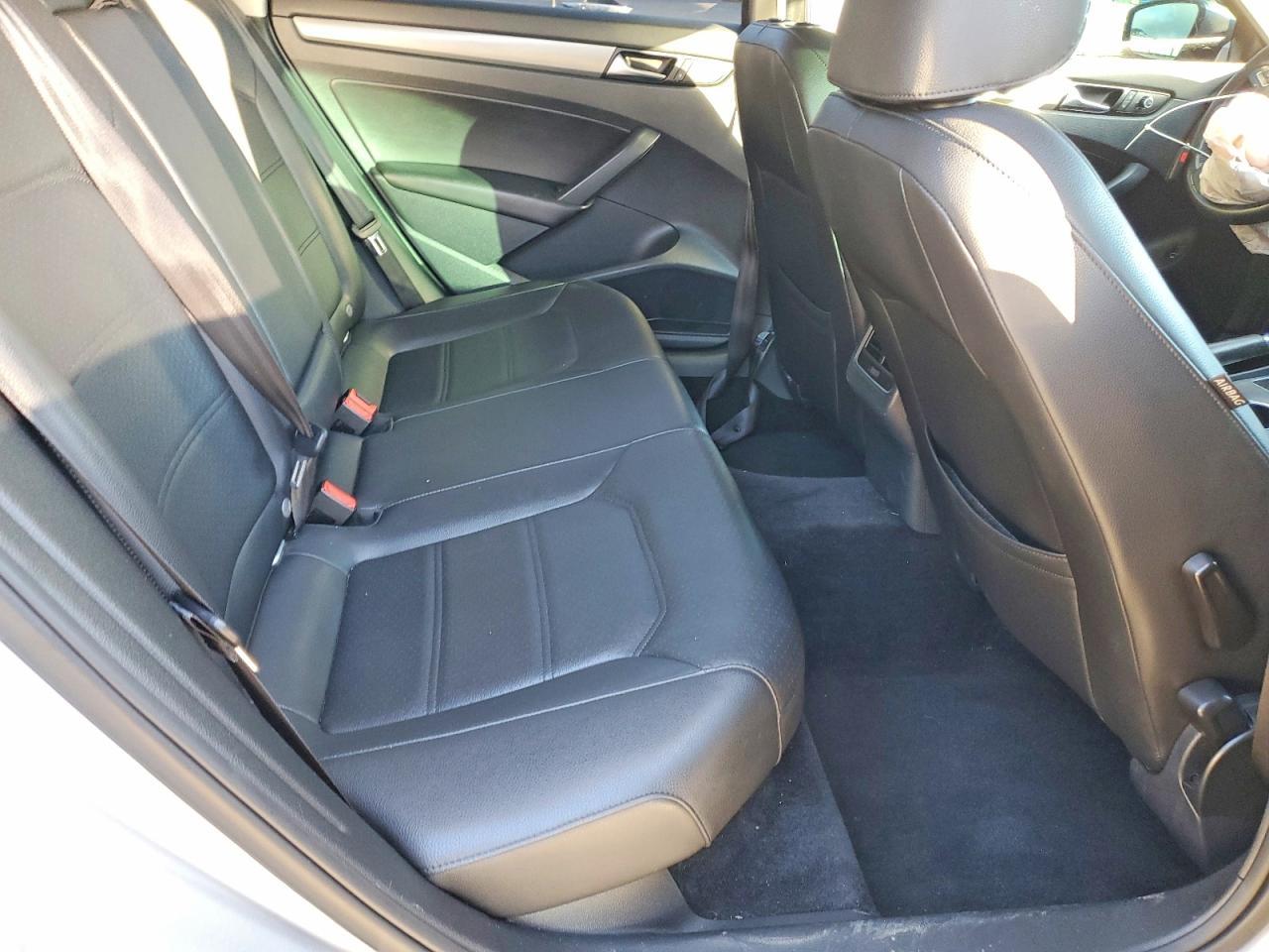 2014 VOLKSWAGEN Passat