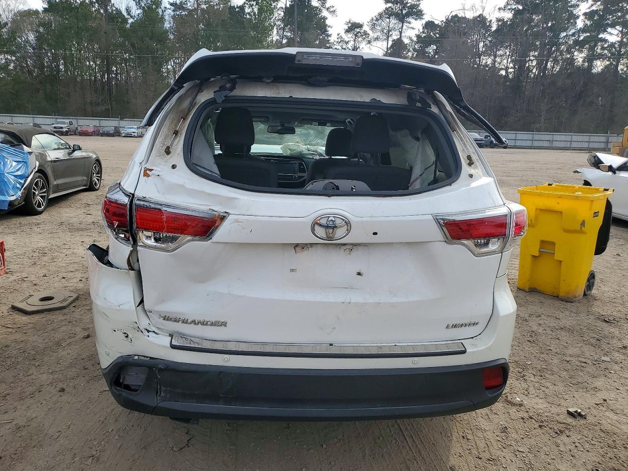 2016 TOYOTA HIGHLANDER