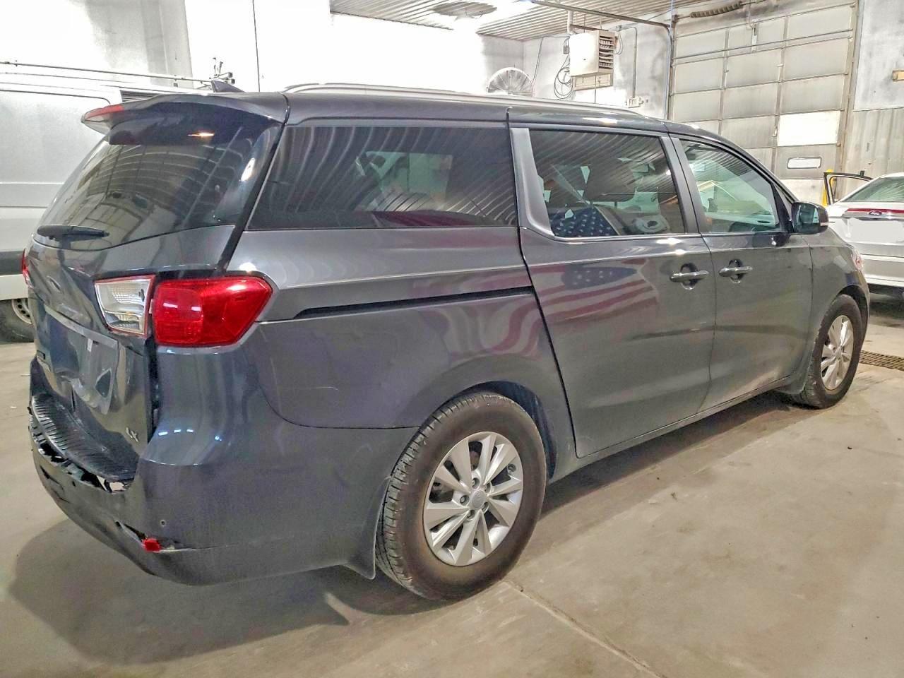2016 KIA SEDONA
