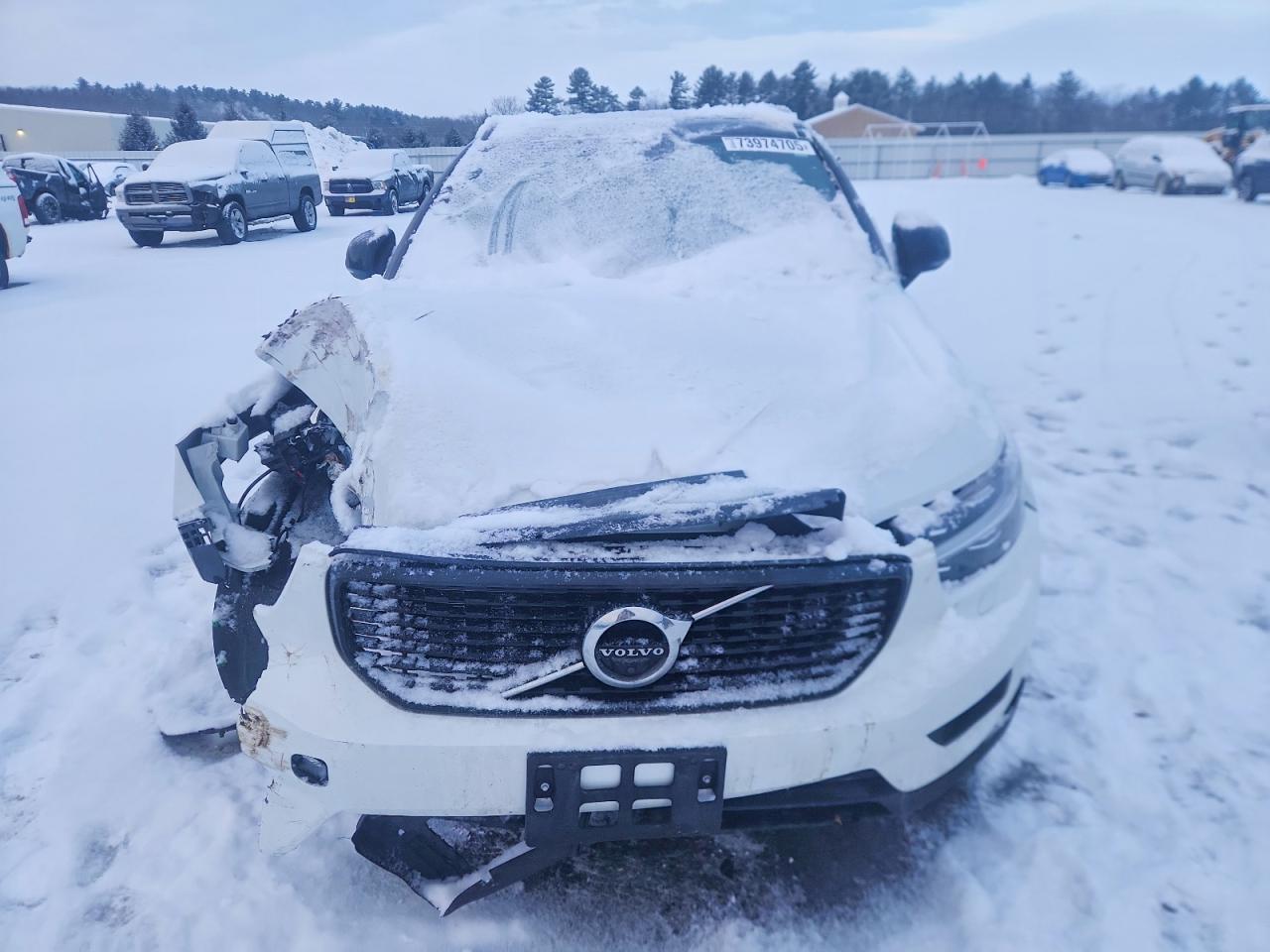 2020 VOLVO XC40