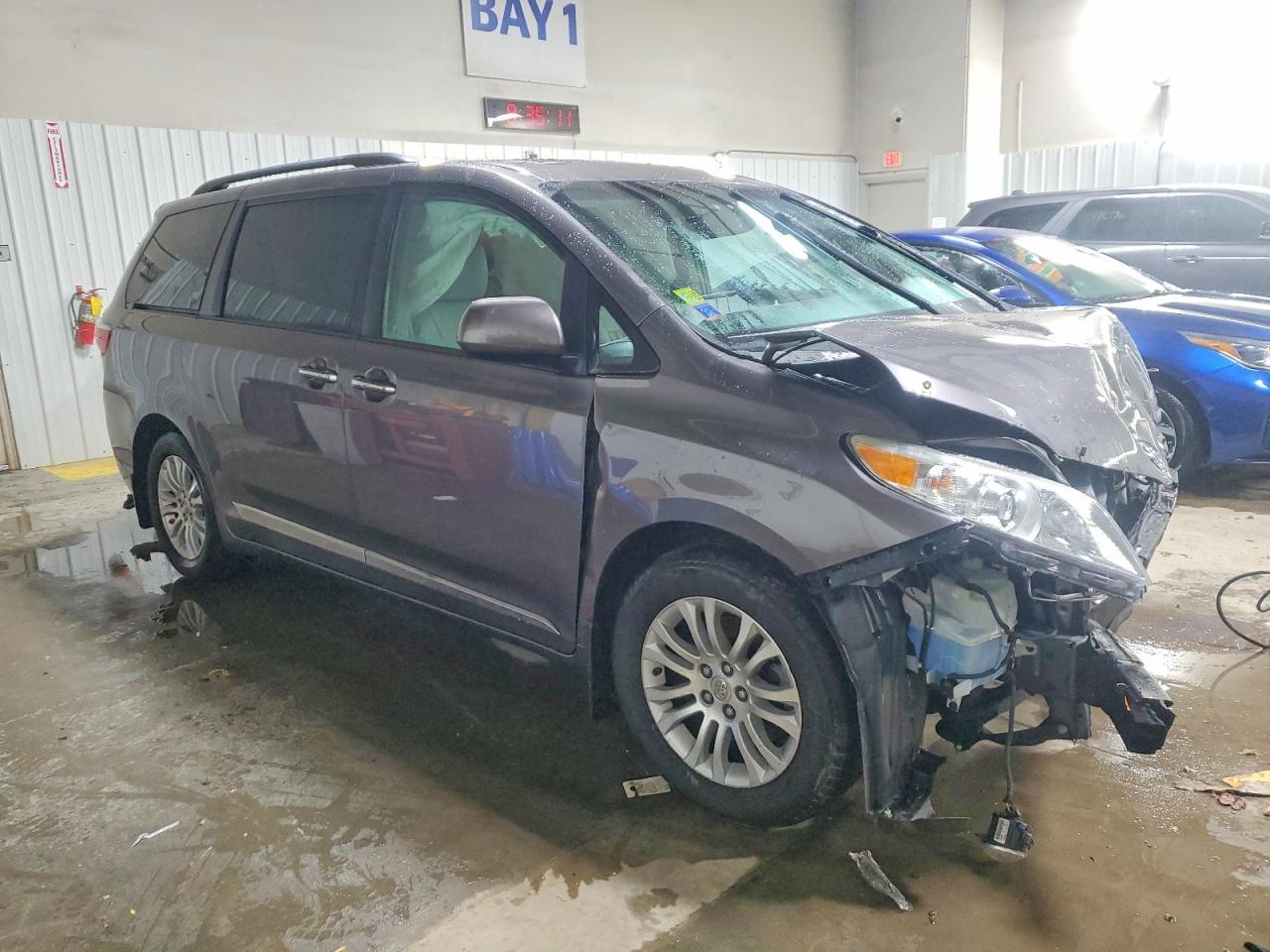 2015 TOYOTA SIENNA