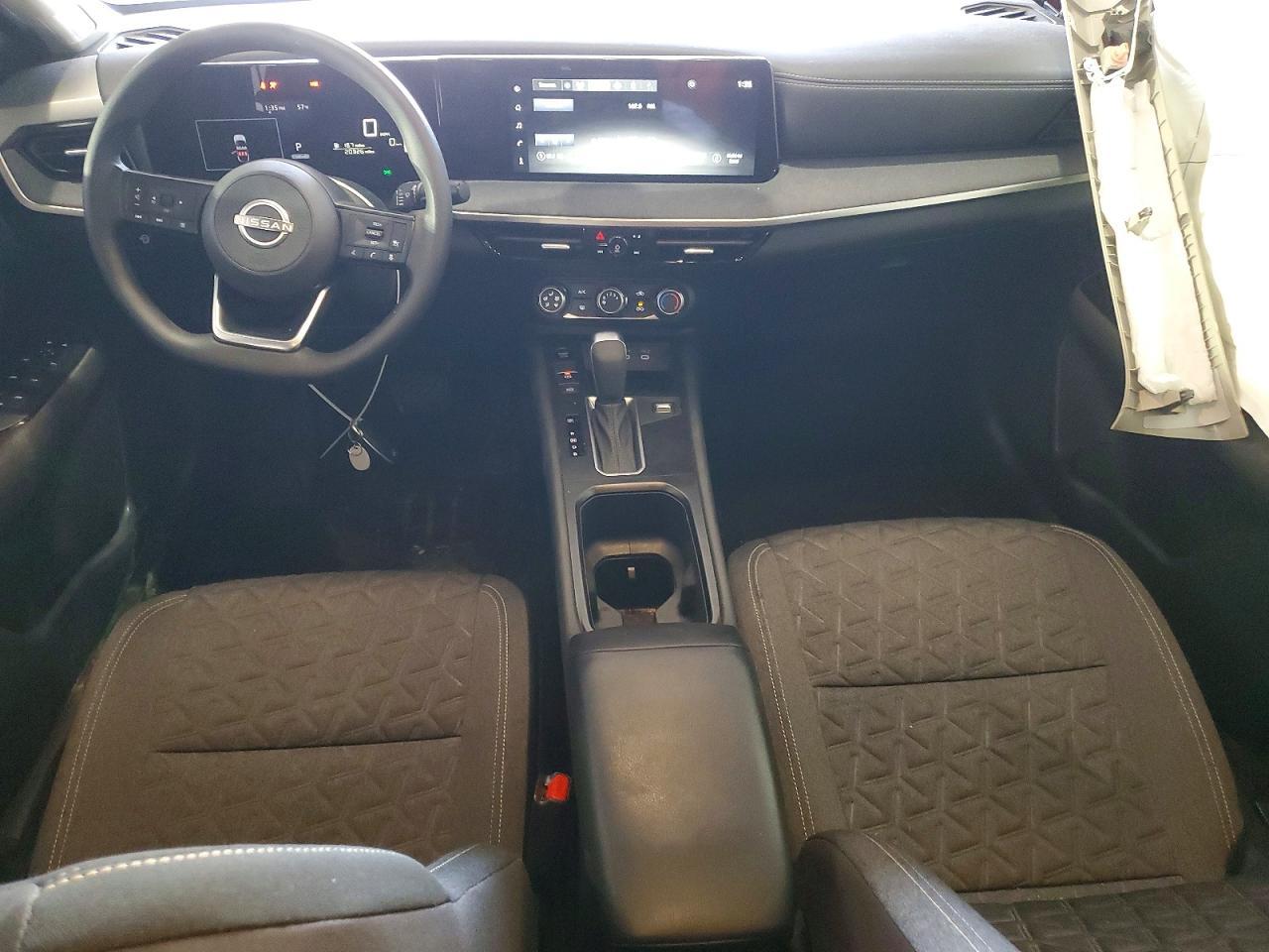 2025 NISSAN KICKS