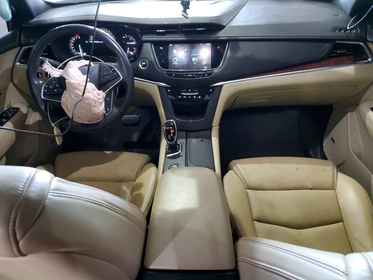 2017 CADILLAC XT5