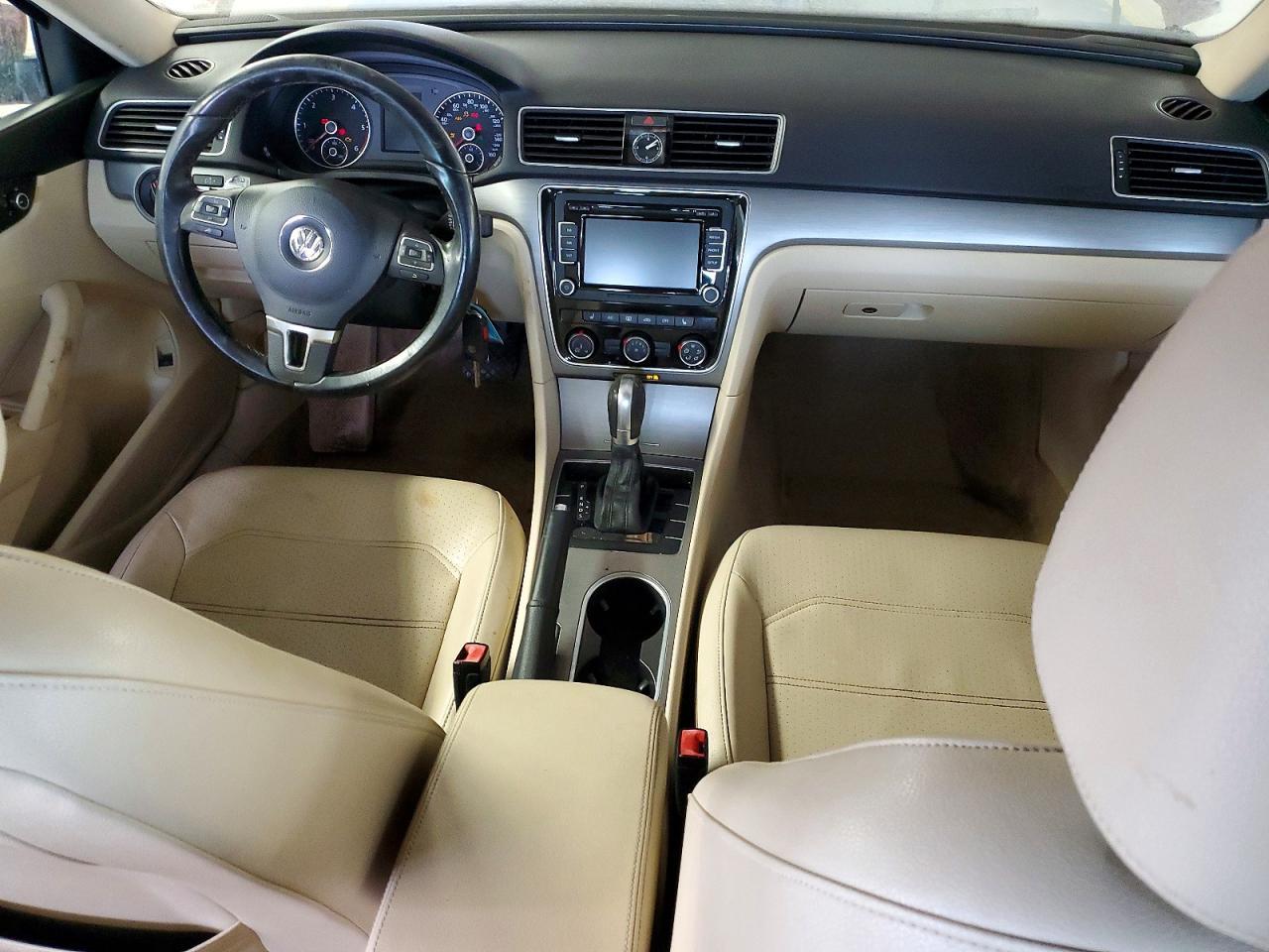 2015 VOLKSWAGEN Passat
