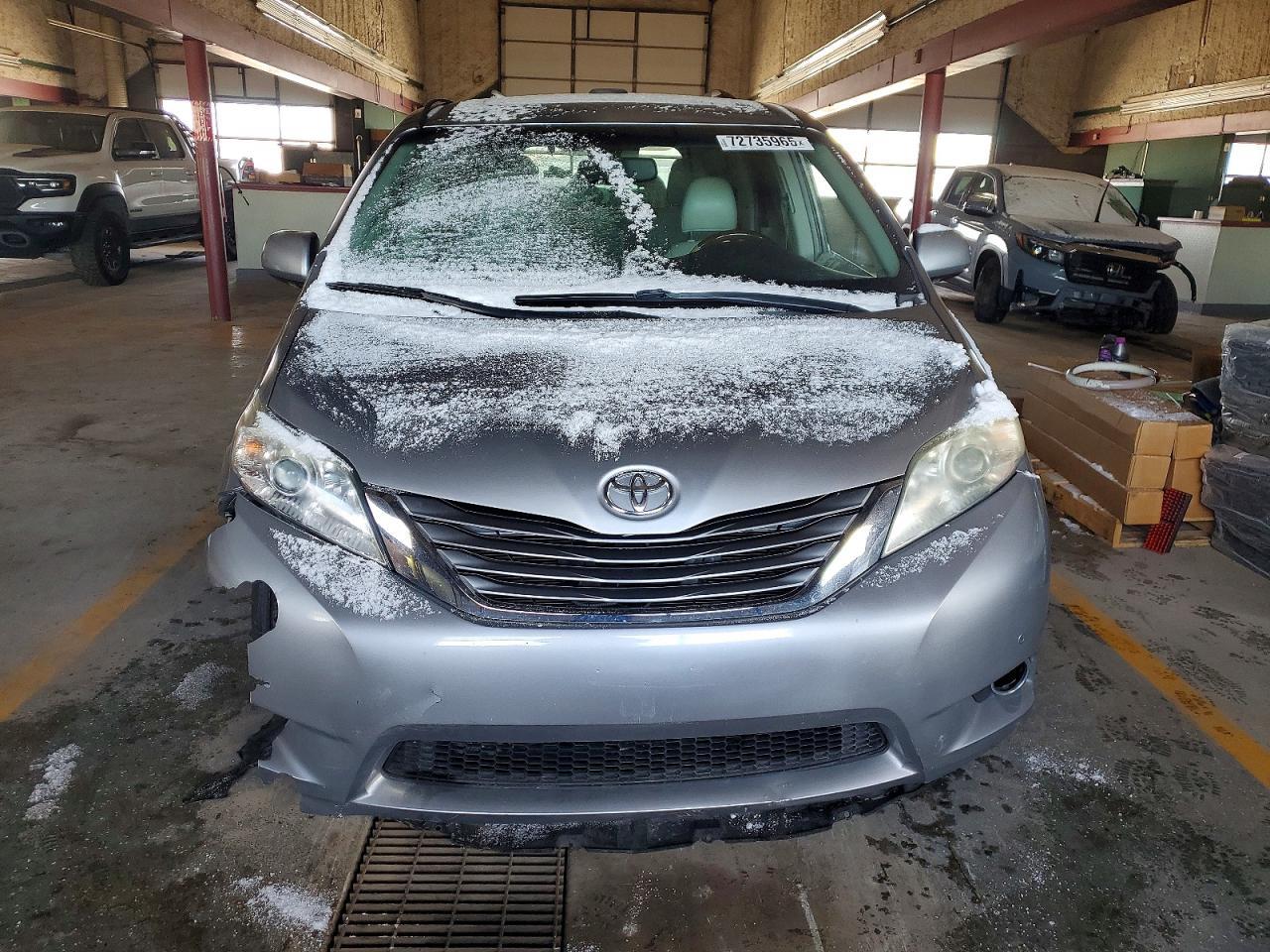2012 TOYOTA SIENNA