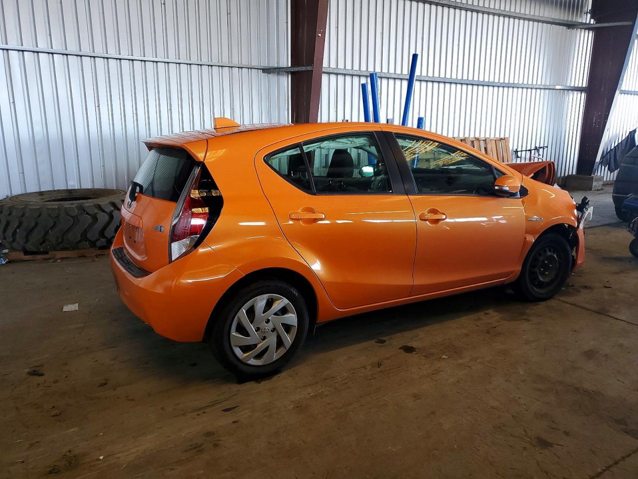 2016 TOYOTA Prius c