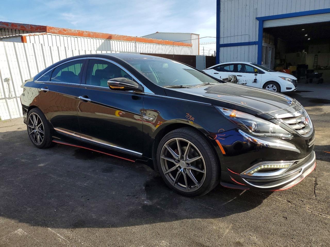 2011 HYUNDAI SONATA