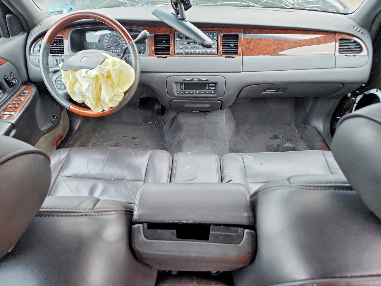 2002 LINCOLN Town Car