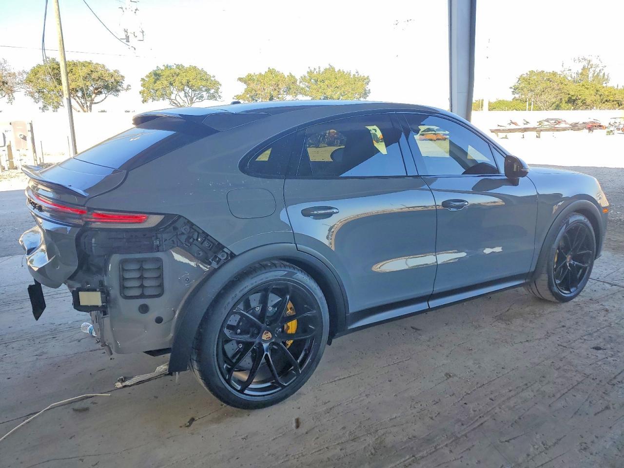 2025 PORSCHE CAYENNE