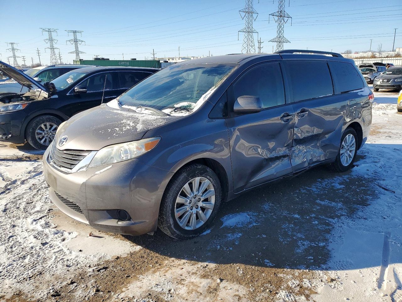 2011 TOYOTA SIENNA