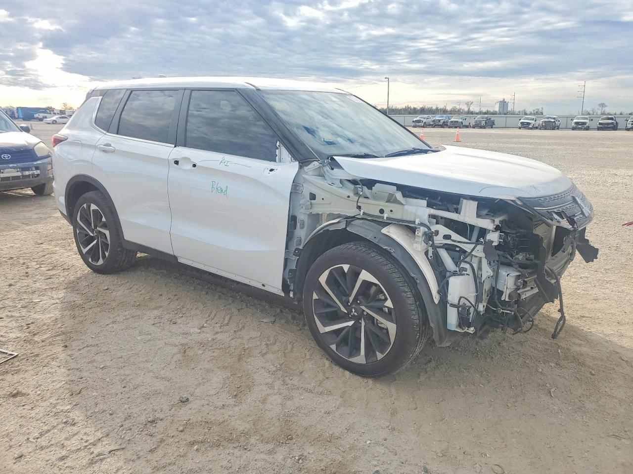 2024 MITSUBISHI outlander