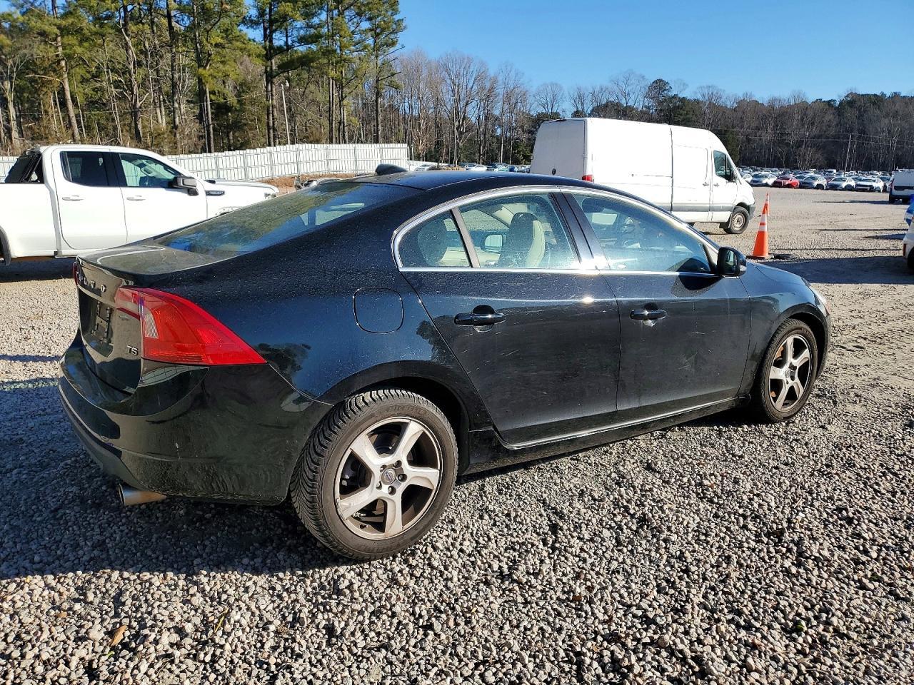 2013 VOLVO S60