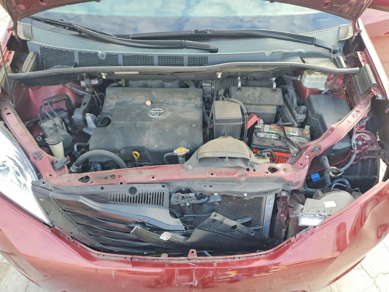 2011 TOYOTA SIENNA